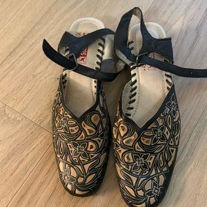 Pikolinos shoes-very comfortable and stylish. Great condition